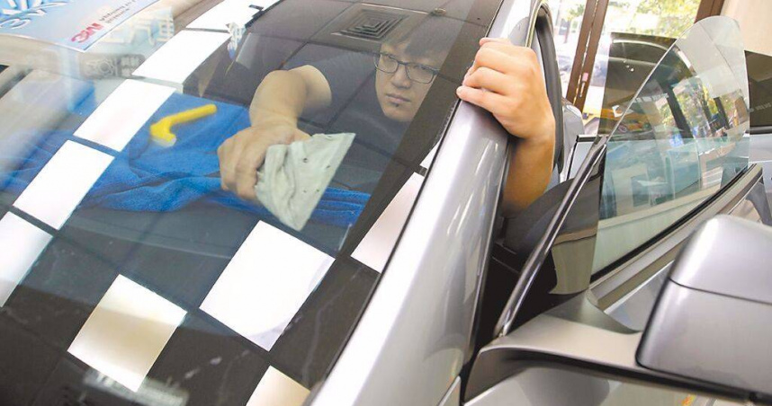 汽車隔熱紙明年納管！車商喊把握「黑得自由」，公路局說話了。（示意圖／報系資料照）