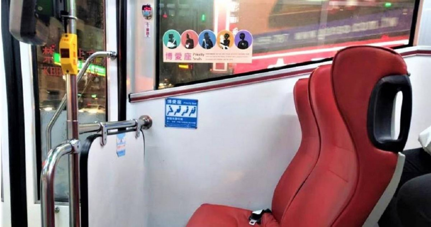 立法院15日三讀通過《身心障礙者權益保障法》，將「博愛座」名稱改為「優先席」，「老弱婦孺」則改為「其他有實際需求者」。北市公共運輸處表示，待交通部會商衛福部將優先席標示統一圖示後，會配合宣導，並請公車業者調整。（圖／報系資料照）