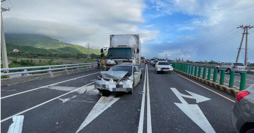 枋山驚傳3車連環撞釀3傷。（圖／翻攝畫面）