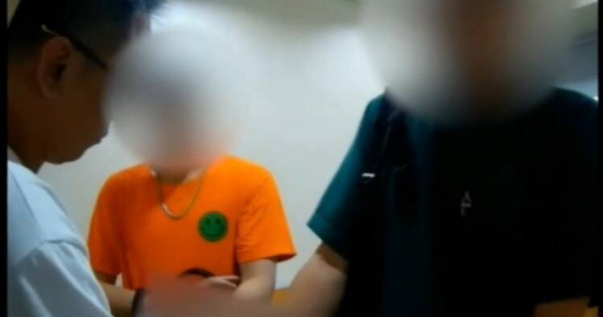 警方突擊商辦大樓逮捕詐團車手。（圖／翻攝畫面）