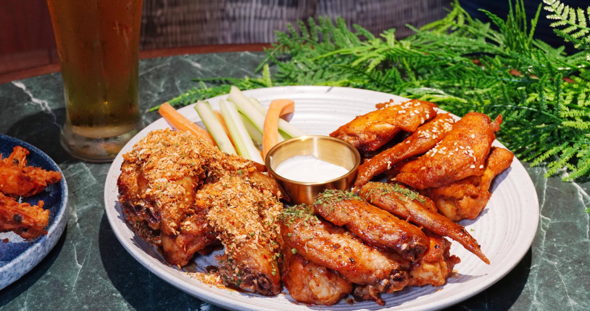 首次到GUMGUM雞翅啤酒餐廳建議直接點「GUMGUM有三寶」，可任選3種口味雞翅嘗鮮。（610元，圖／魏妤靜攝）