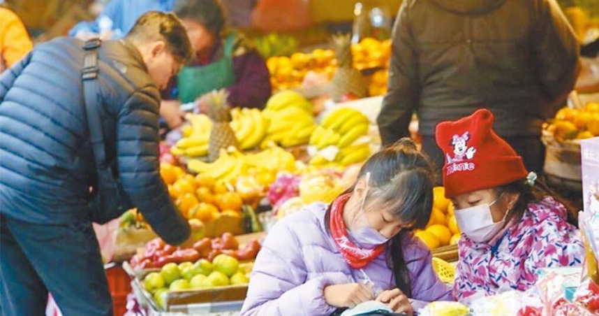 國民黨台北市議員詹為元指出，檢視傳統市場的現況，雖然攤商的電子支付「裝設率」幾乎達到百分之百，但卻普遍出現「有裝沒用」的狀況，市府應該更積極思考跨單位合作。圖為傳統市場示意圖。（圖／報系資料照）