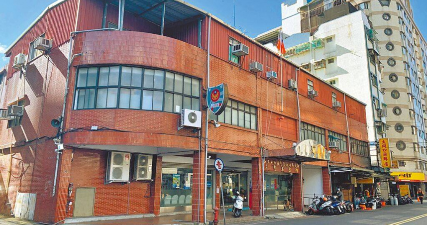 新北市海山警分局文聖派出所內警用無線電收訊不良，議員黃淑君痛批警政署長期忽視地方員警通訊安全需求。（圖／中國時報王揚傑攝）