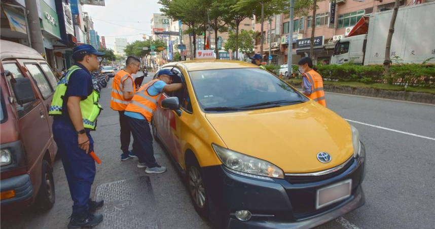 台中市政府交通局聯合警察局加強稽查，嚴查計程車未跳表收費、逕行喊價等違規行為。（圖／台中市政府提供）