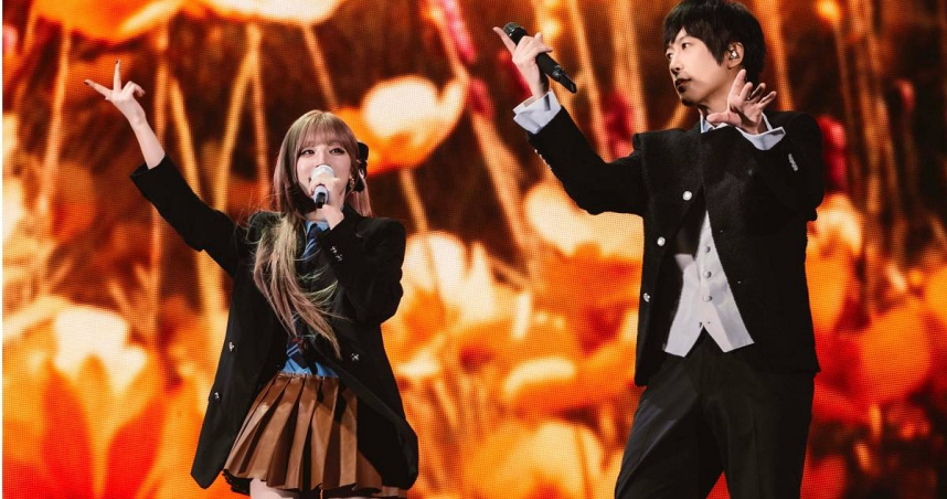 宋雨琦教阿信跳舞。（圖／相信音樂提供）