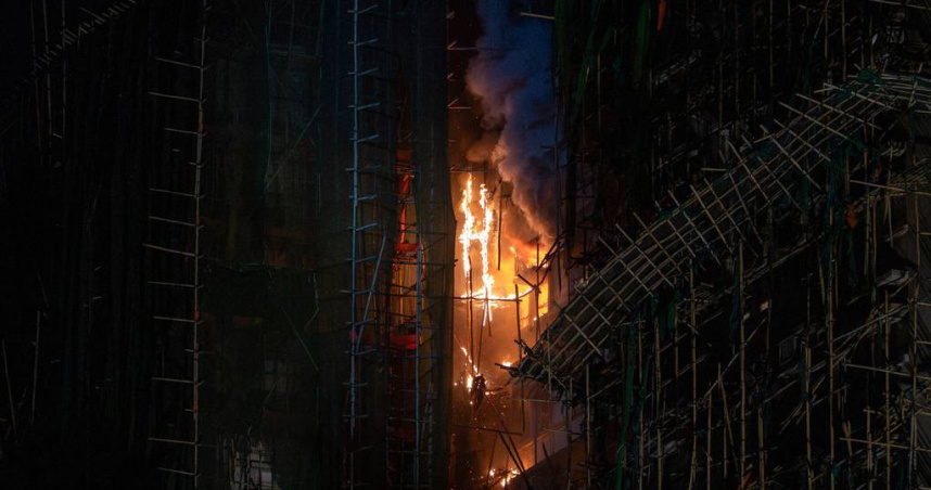 香港大埔宏福苑發生五級火警，造成128死、79傷，為近年最嚴重住宅火災之一。（圖／達志／美聯社，下同）