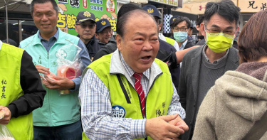 澎湖縣長陳光復傳出失足摔傷，送醫搶救中。（圖／翻攝自臉書，陳光復Chen Kuang-fu）