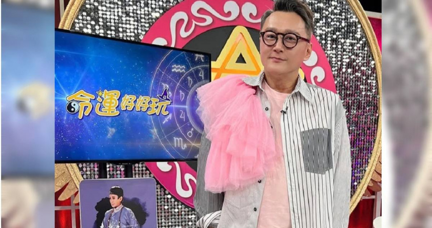 娛樂報報／何篤霖赴泰國過年　膝蓋不適坐輪椅下飛機