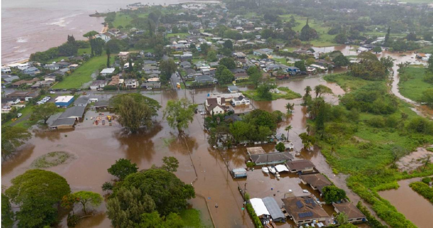 美國夏威夷近日因強降雨，多地發生洪災，其中以檀香山歐胡島狀況最嚴重。（圖／達志／美聯社）