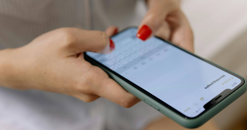 一名大陸網友表示，自己滑了Threads半年，開始被台灣人的用語所影響。（示意圖／Pexels）