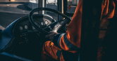 中部一名感染HIV的李姓男校車司機，假藉神明附身性侵至少9名女子。圖僅示意，與本文無關。（示意圖／unsplash）