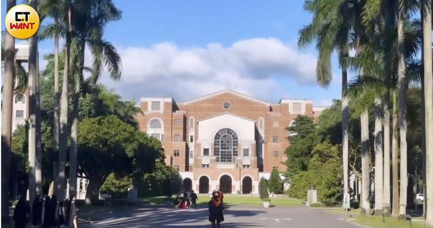 青少年手機依賴與心理健康議題備受關注。圖為台大校園（圖／黃摯恩攝）