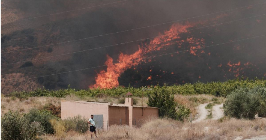 西班牙南部阿爾梅里亞省（Provincia de Almería）爆發嚴重森林大火。（圖／達志／美聯社）
