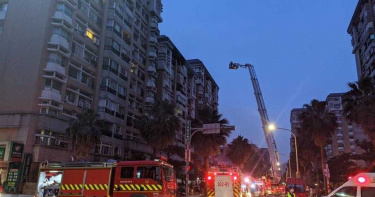 民生社區國宅凌晨火警住戶驚逃 1員警遭砸傷送醫