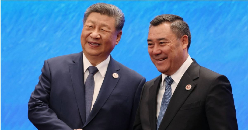 中國國家主席習近平與吉爾吉斯總統扎帕羅夫（右）。（圖／達志／美聯社）
