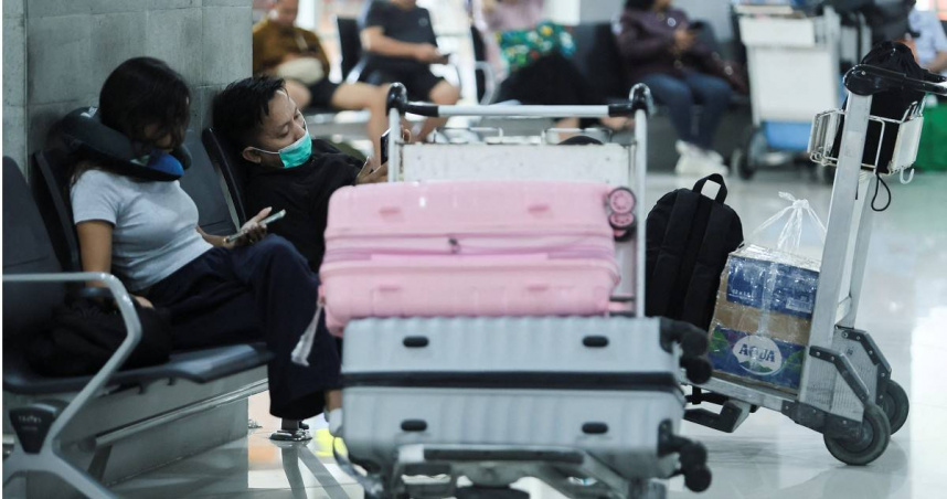 印尼各機場逐步恢復營運，但航空公司仍面臨龐大的旅客疏運及航班調度壓力。（圖／達志／路透社）