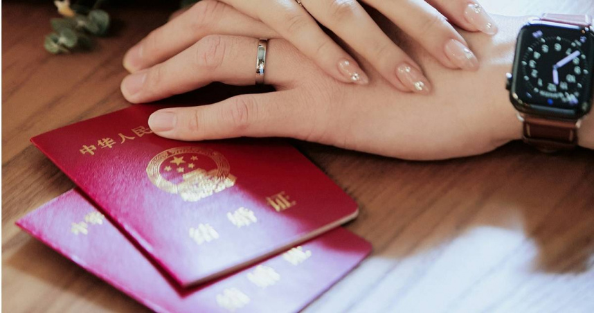 中國結婚證。（示意圖／unsplash）
