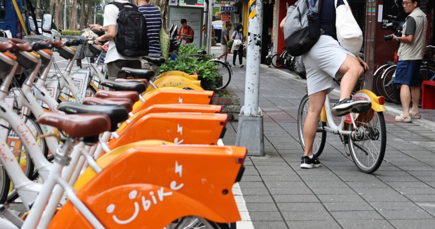 台北市YouBike累計騎乘次數突破5億人次，幸運得主獲得2萬元禮券。（圖／報系資料照）