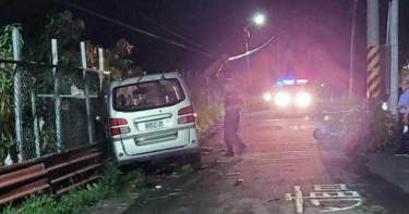酒駕撞電桿電線垂懸空中 路過機車騎士1死1傷
