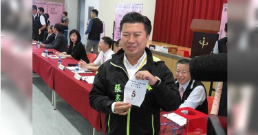 不滿議員質詢侯友宜 嗆「大腿要保好」男子到案稱打錯字