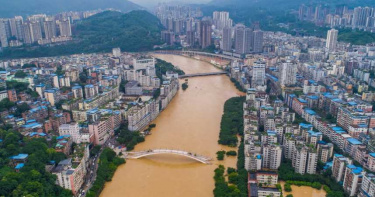 大陸豪雨成災「三峽大壩恐潰堤」 水淹1公尺!堤壩變「泥漿瀑布」