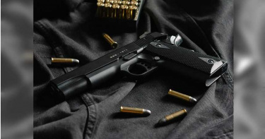 3歲女童把玩手槍走火 父頭部遭擊中不治