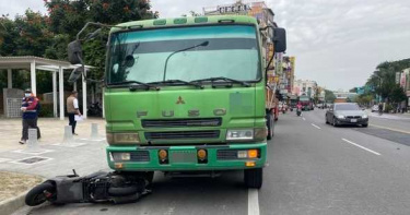 又是「內輪差死角」惹禍 砂石車輾斃女騎士拖行滿地血痕