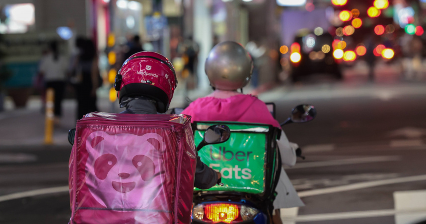 外送員為了工作穿梭在馬路上，一不小就會碰上車禍。（圖／報系資料照）