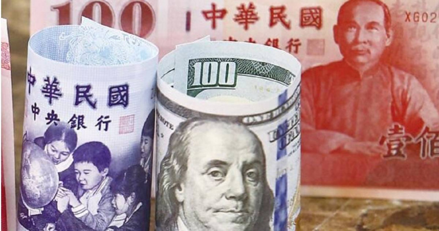 新台幣兌美元匯率今日早盤正式貶破33元大關，創9年來新低。（圖／報系資料照）