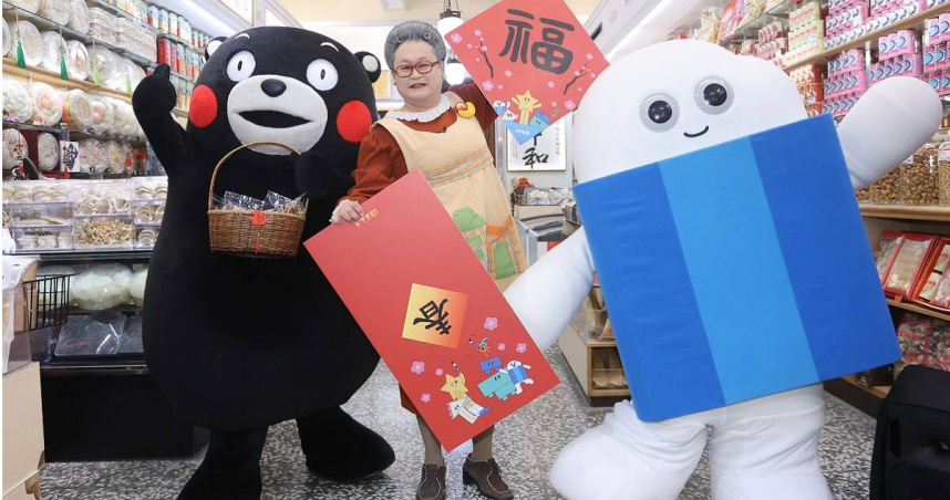 水果奶奶趙自強與熊本熊同台。（圖／小公視提供）