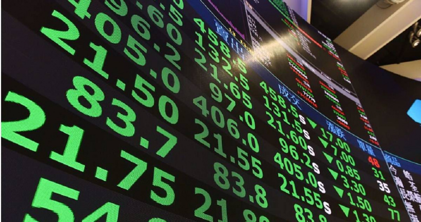 台股今（11日）遭血洗下挫逾600點，台積電（2330）也大跳水，崩跌35元至963元。（示意圖／報系資料照）