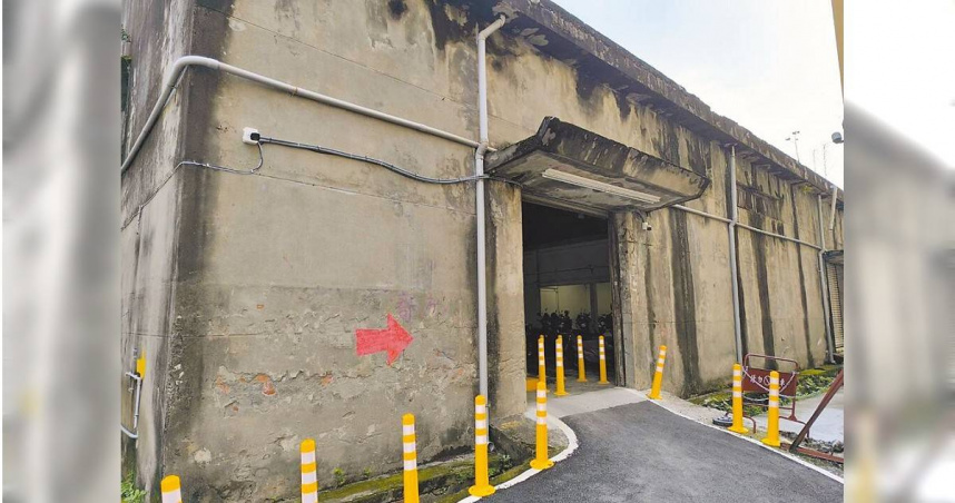 台中市歷史建築豐原火車站台鐵3號倉庫活化為機車收費停車場，引發文史工作者議論，並認為不太妥當。（圖／中國時報李京昇攝）