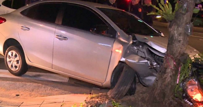 內湖自撞車禍電子菸彈竟藏毒品，駕駛遭送辦。（圖／翻攝畫面）