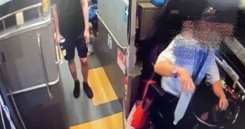 台南一中一名學生，因為提早到車門旁等下車，竟遭到司機辱罵。（圖／翻攝自臉書）