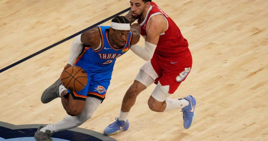 亞歷山大運球闖過小皮朋的防守。（圖／美聯社）