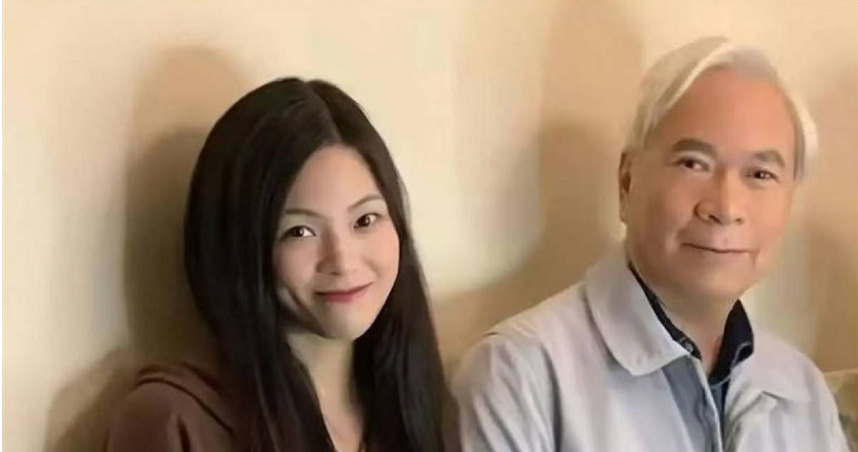 74歲李龍基和38歲未婚妻王青霞。(圖/翻攝自微博)