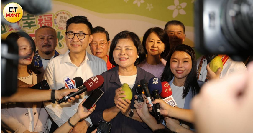 雲林縣長張麗善（中）不滿中央要求地方自籌1成租金補貼經費，痛批政策轉彎恐重創地方財政。（圖／周志龍攝）