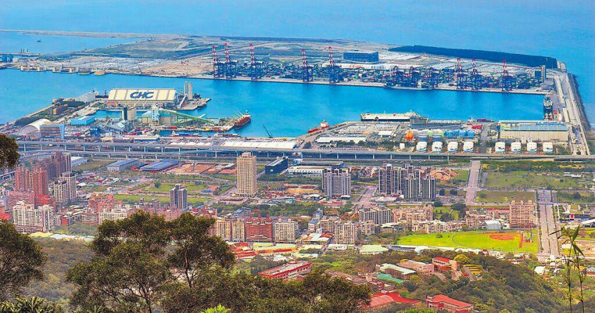 台北港區內設有47座儲油槽，地方居民憂心安全，台北港務公司提出遷移計畫。圖為台北港。（圖／報系資料照）