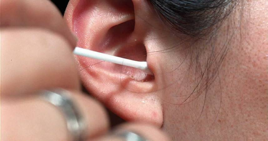 醫生提醒，頻繁挖耳會損傷皮膚。（示意圖／報系資料照）