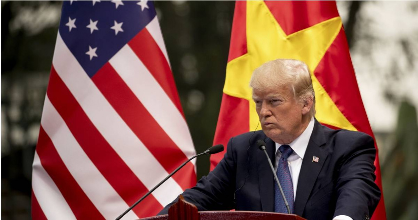 圖為美國總統川普在2017年出訪越南。（圖／達志／美聯社）