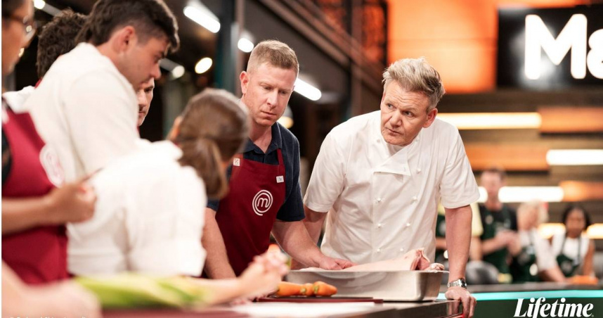 「地獄廚神」戈登拉姆齊（右）睽違7年重返《澳洲頂級廚師》舞台。（圖／杰德影音提供）