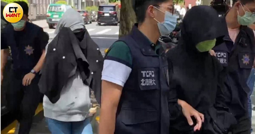 將恐嚇檢察官臉書圖轉傳的情侶檔抵北檢複訊。（圖／高瑀彤攝）