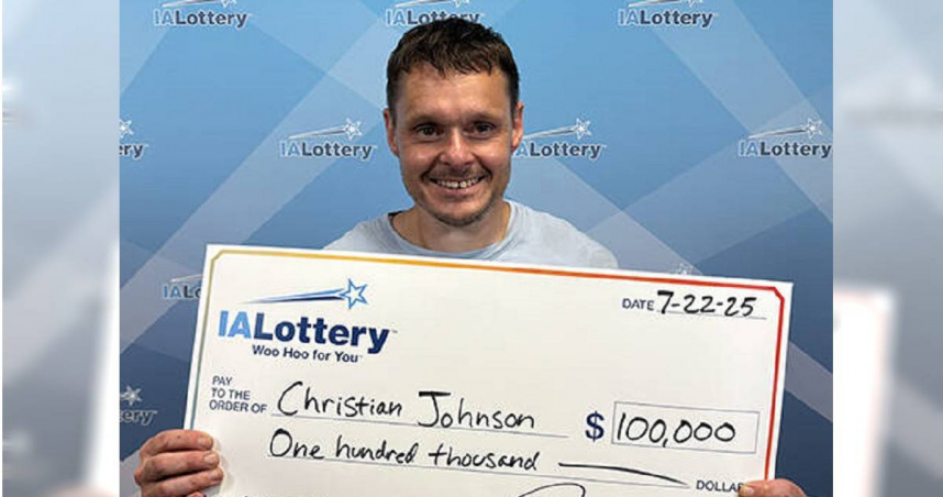 強森生日收到朋友送的刮刮樂，沒想到竟然刮中了10萬美元。（圖／翻攝自荷華州樂透官網）