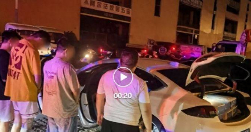 大陸安徽省合肥市公安局新站分局三十頭派出所，近日破獲一起非法販售、儲存「笑氣」案件。（圖／翻攝自紅星新聞）