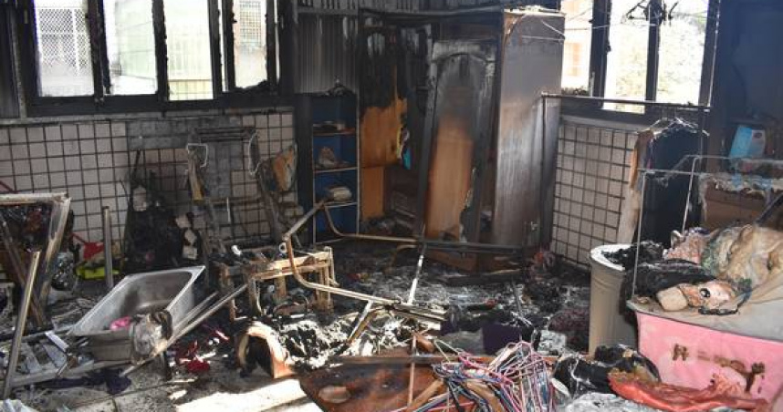 幼童施放沖天炮釀鄰居財損慘重。（圖 ／翻攝畫面）