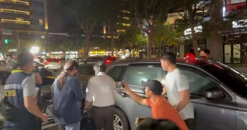 涉案李姓導師9日在律師陪同下前往新北檢複訊。（圖／民眾提供）