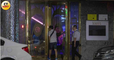 獨家/高雄日月星辰酒店不甩禁令 關招牌燈偷接客營業