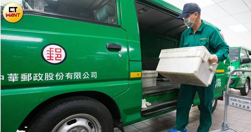 中華郵政強調，進口貨櫃、包裹都會先經過X光檢查。圖僅示意。（示意圖／黃威彬攝）