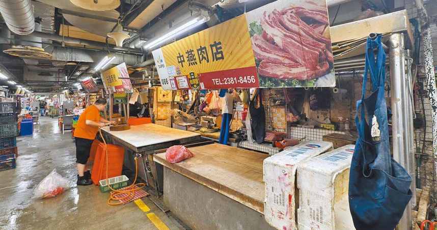 台北巿西寧市場內整排豬肉攤商沒有現宰豬肉可賣，被迫休息。（圖／中國時報陳君瑋攝）