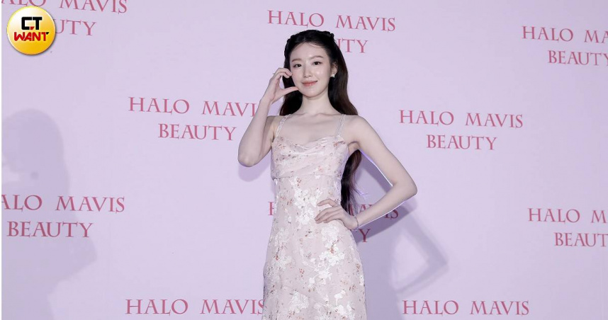 舒華出席記者會，強調健康很重要。（圖／侯世駿攝）